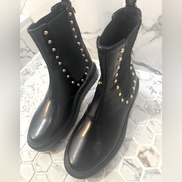 CAVALLI Class by Roberto Cavalli  Studded Lug Sole Boots. NWOB SIZE 37 - Picture 1 of 10